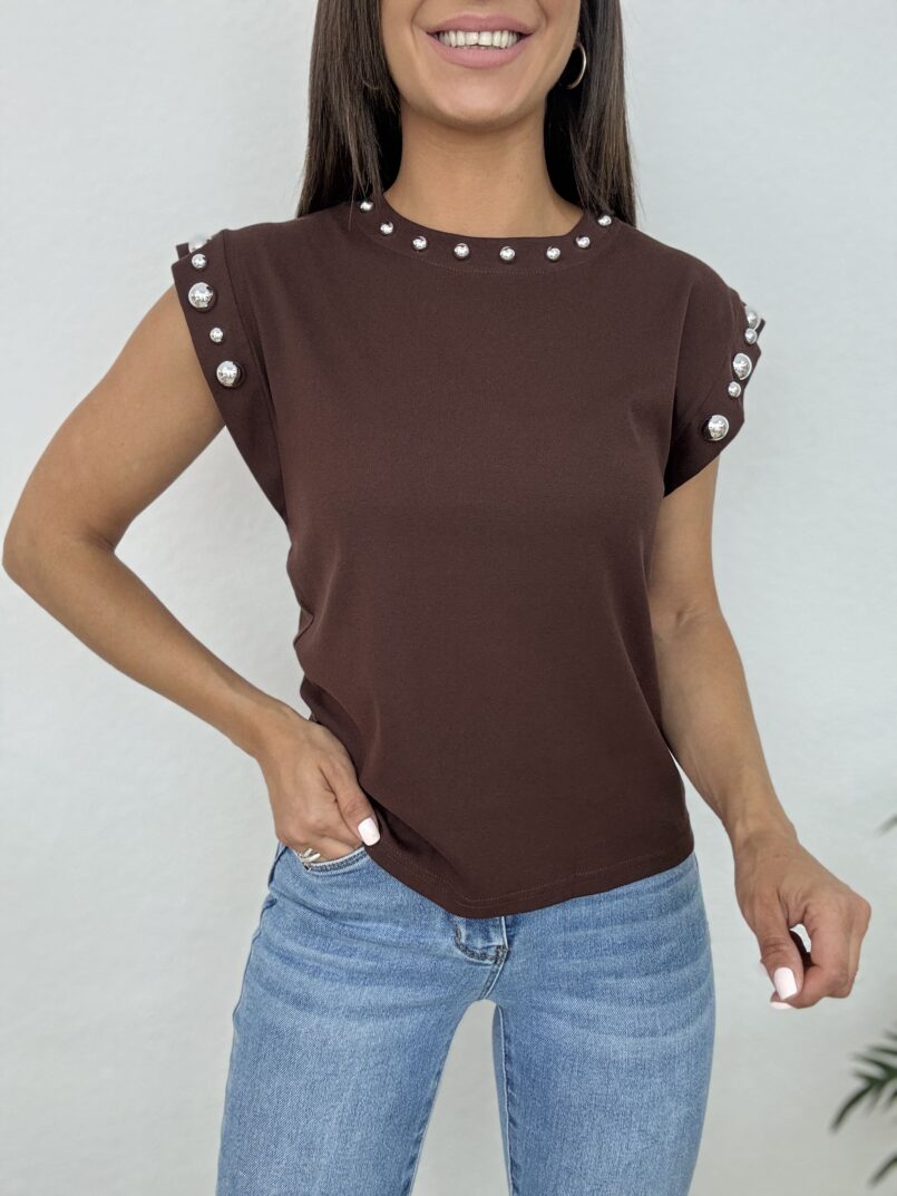 CAMISETA SIN MANGAS TACHAS MARRON