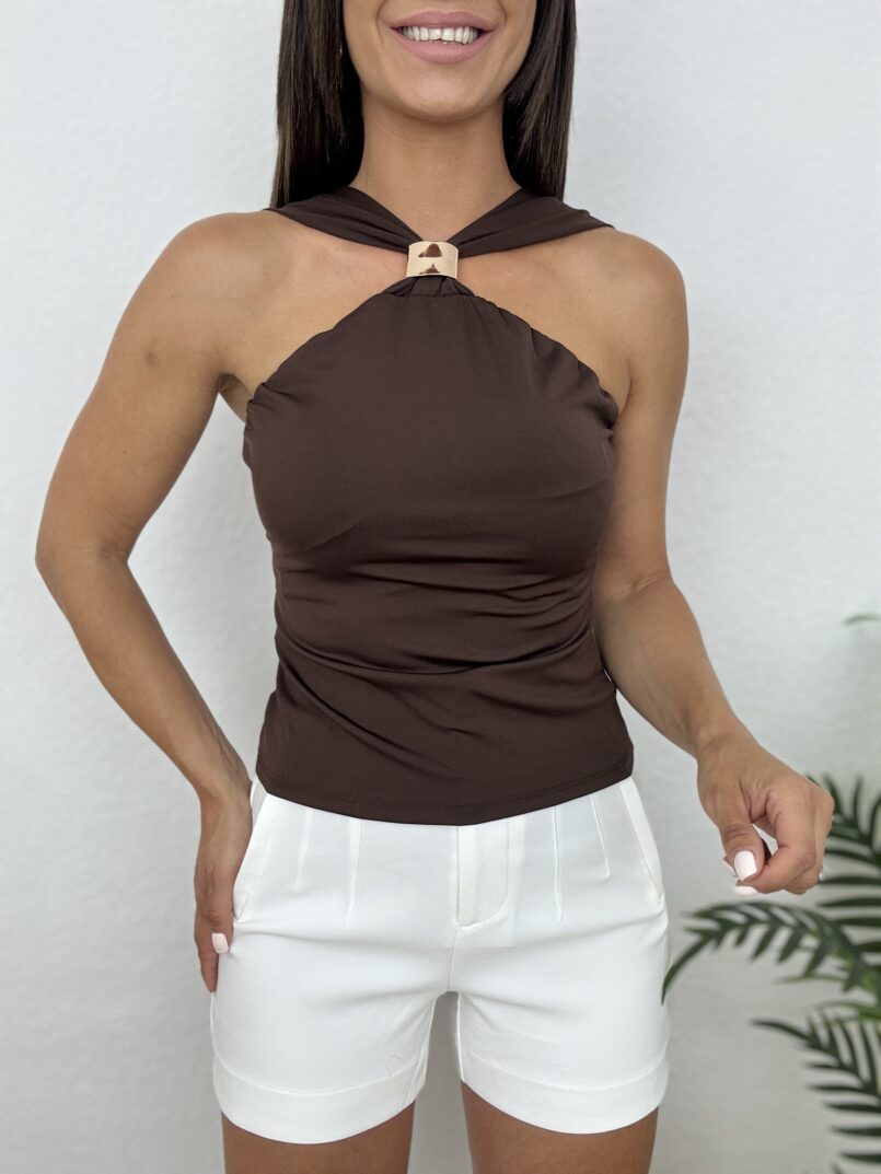TOP HALTER CON HEBILLA MARRON